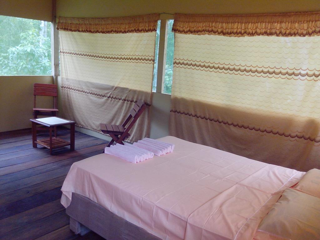 Amazon Queen Lodge Масан Номер фото